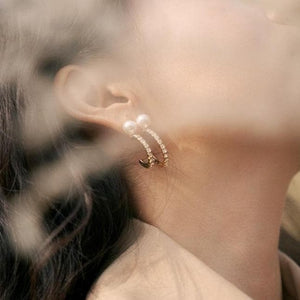 Asymmetrical crystal and pearls hoop earrings Women Jewellery Joomi Lim 