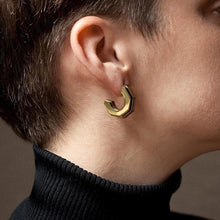 Load image into Gallery viewer, ME 14-karats gold small hexagon hoop earrings Women Jewellery ALP Jewelry 
